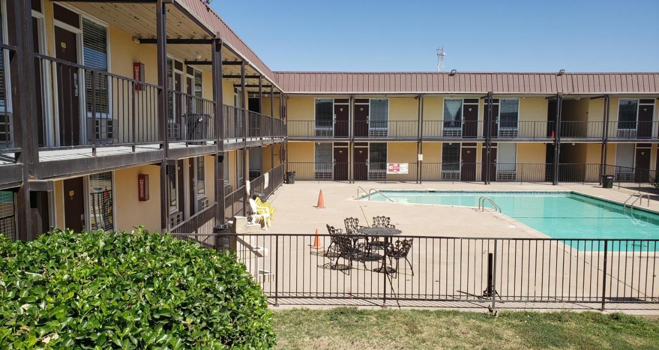 West Texas Inn & Suites Midland Exterior photo