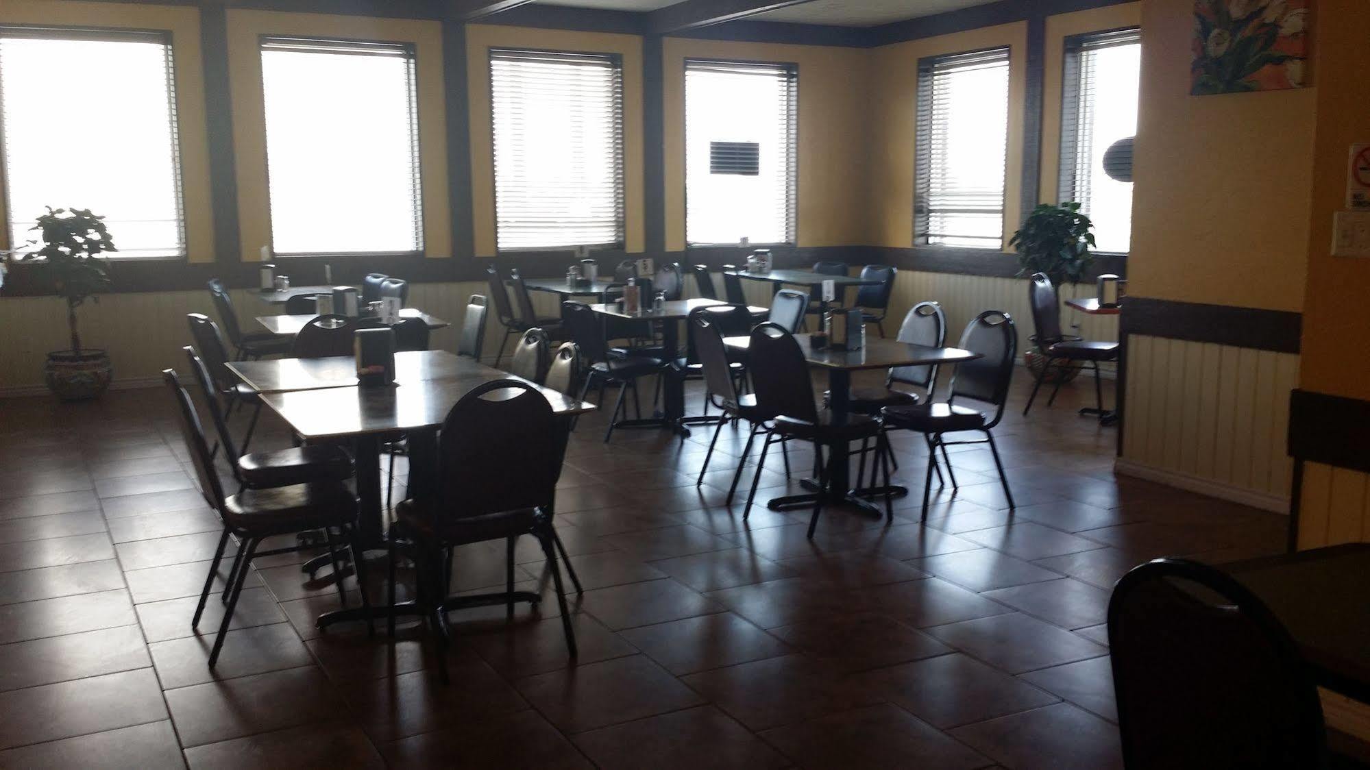 West Texas Inn & Suites Midland Exterior photo