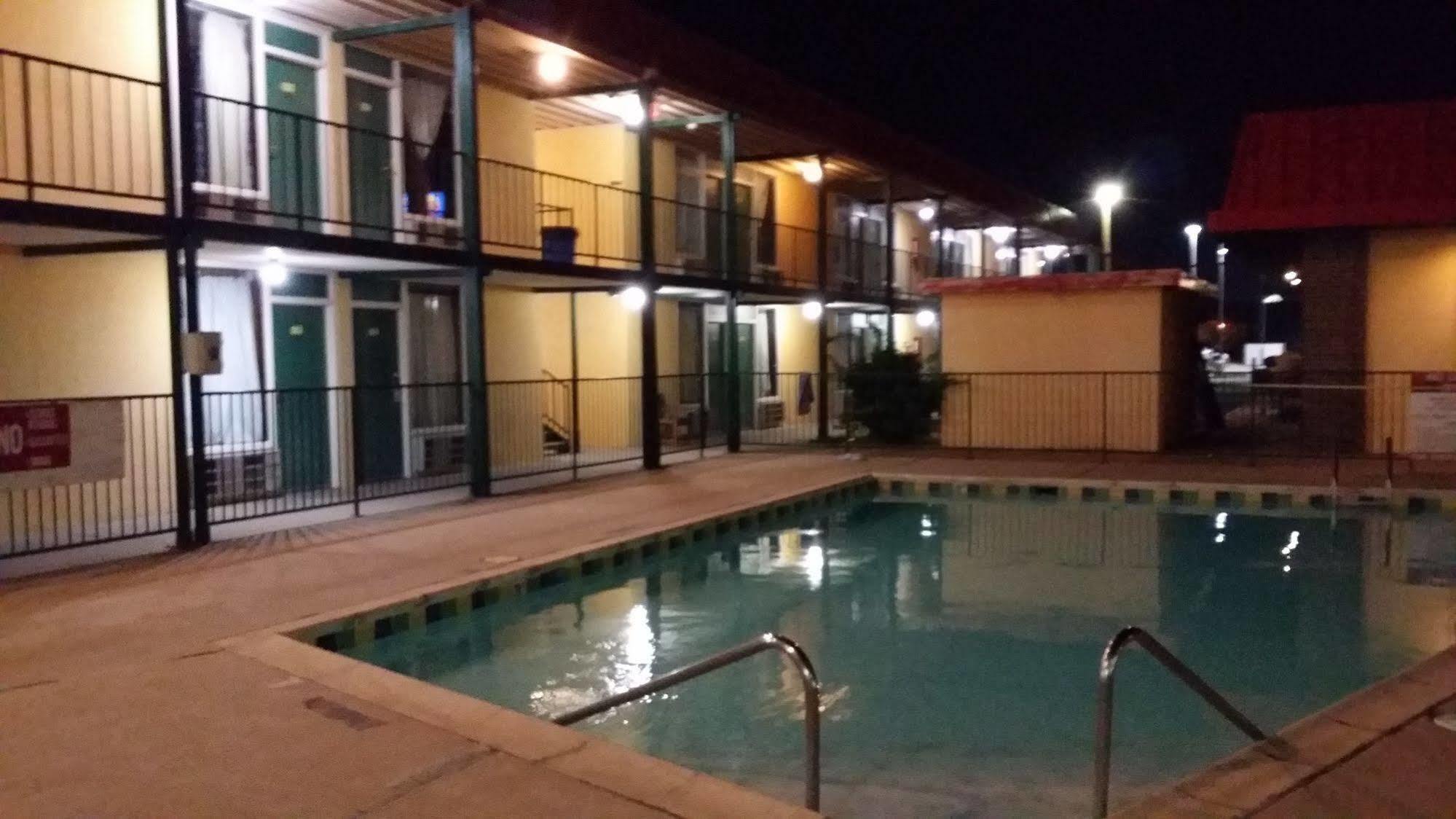 West Texas Inn & Suites Midland Exterior photo